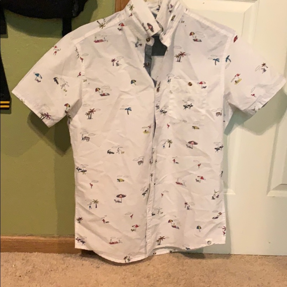 Free planet large men’s button up tee.